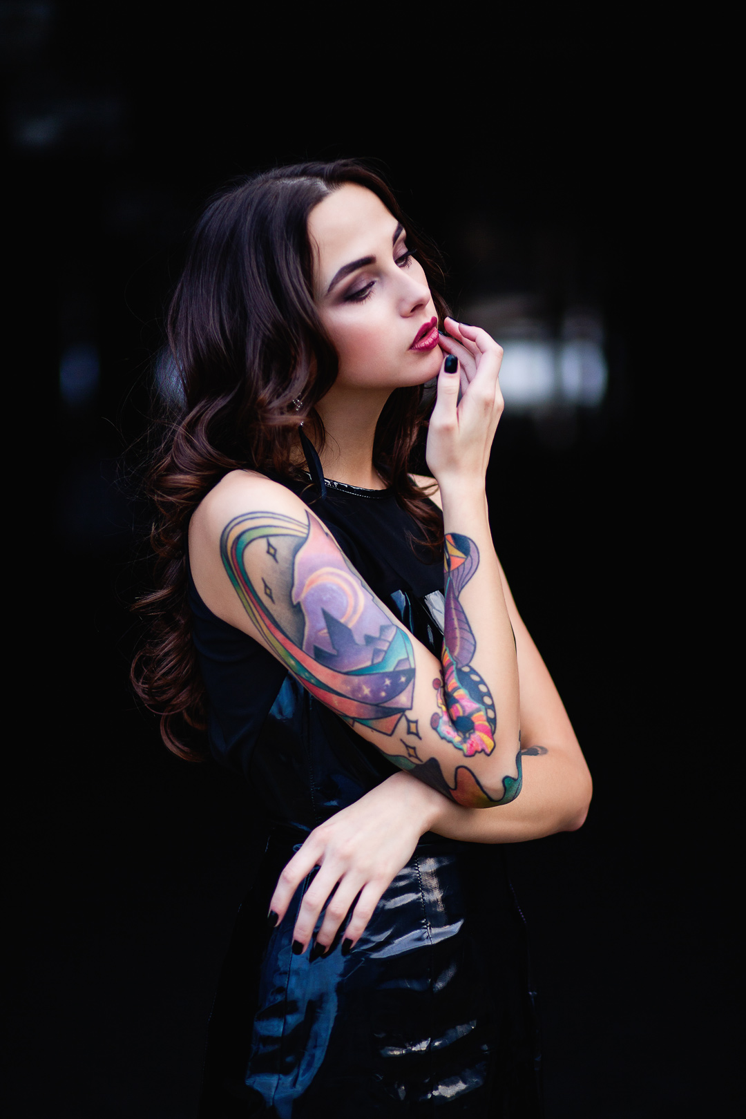 Портретная фотосъемка с татуированной моделью Дарьей Дамилолой