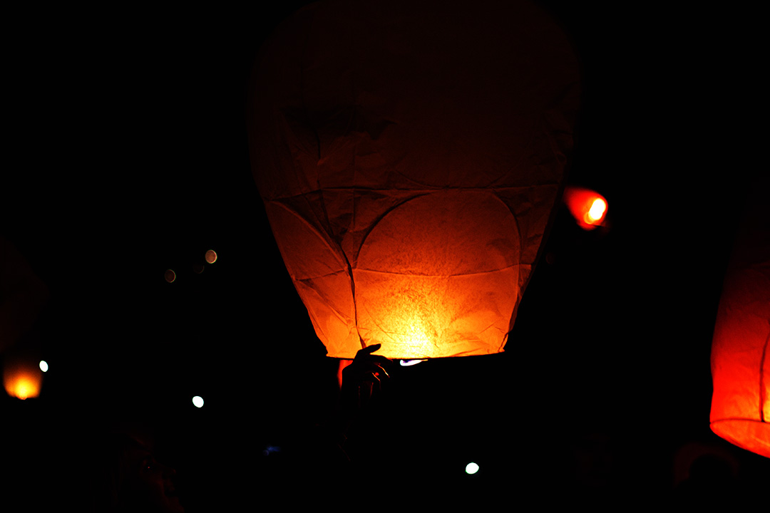 Фотоотчет с запуска небесных фонариков 3 декабря 2011 года в Минске, Беларусь 