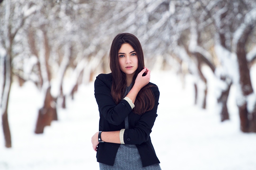 Снежная портретная съемка в Лошицком парке с моделью Лизой Павловской