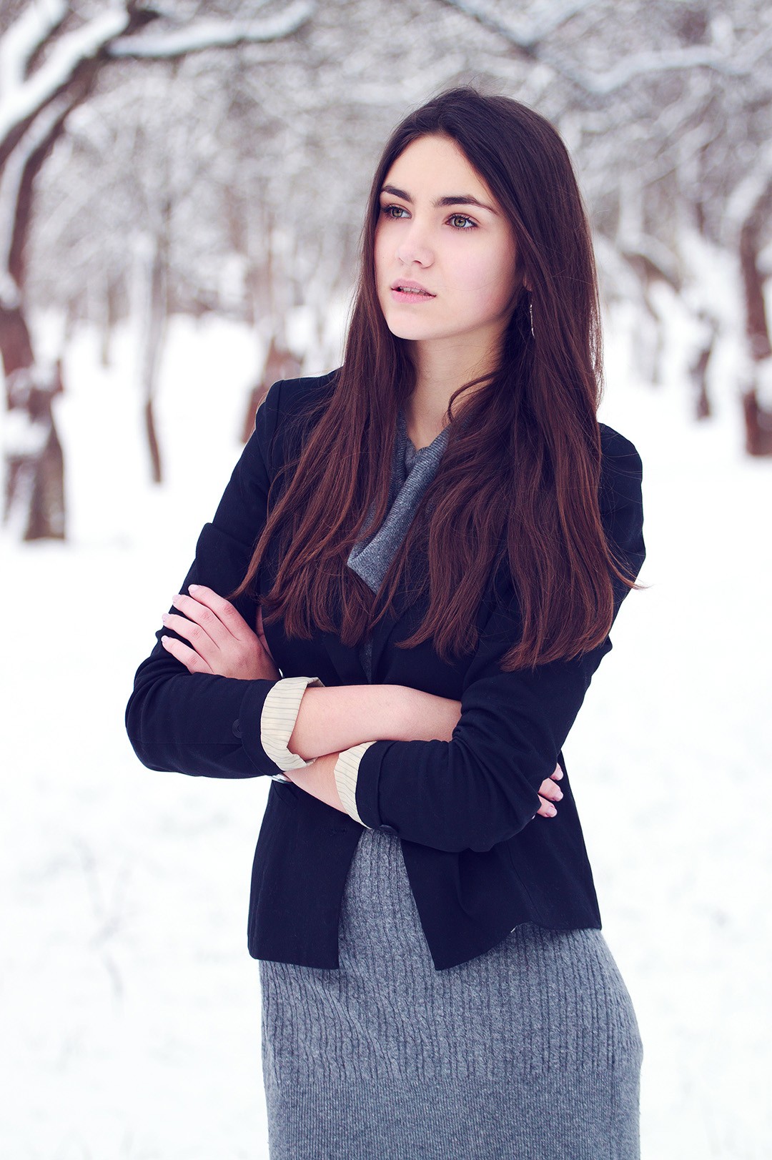 Снежная портретная съемка в Лошицком парке с моделью Лизой Павловской